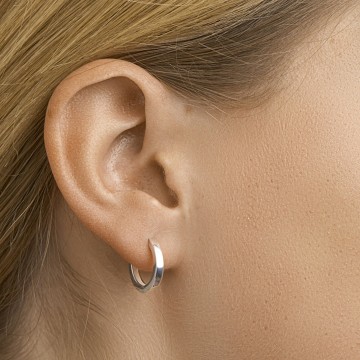 Zilveren klapoorringen 15 x 2mm breed klapcreolen