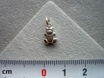 Zilveren beertje bedeltje 8mm
