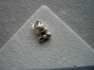 Zilveren beertje bedeltje 8mm