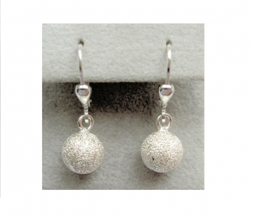 Zilveren oorbellen balletjes hangertjes