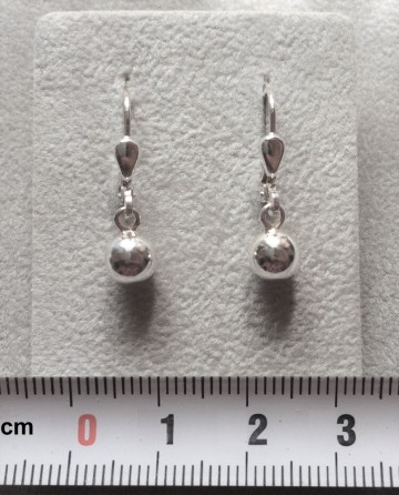Zilveren balletjes 6mm oorbellen / hangertjes