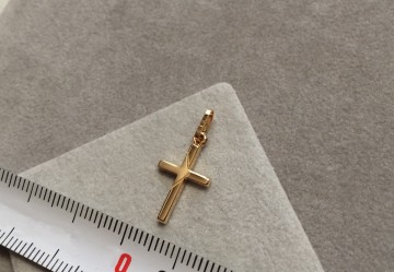 Gouden kruisje hanger 17mm (bewerkt)