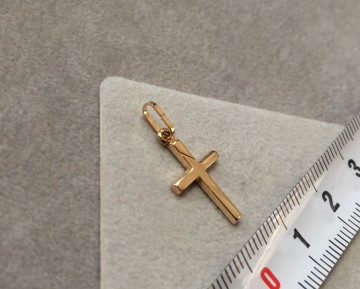 Gouden kruisje hanger 17mm (bewerkt)