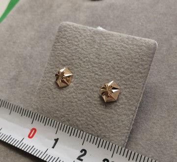 Gouden oorbellen gediamanteerd (6mm)
