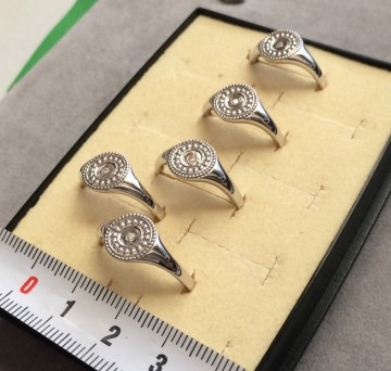 Zilveren ronde dames ring met zirkonia (9mm)