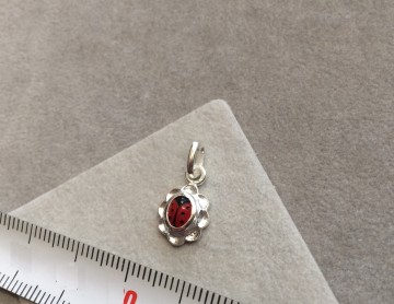 Zilveren lieveheersbeestje hanger