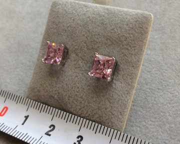 Zilveren oorbellen 6mm zirkonia roze
