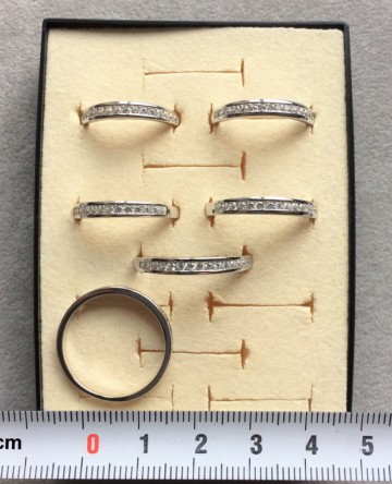 Zilveren dames ring zirkonia steentjes