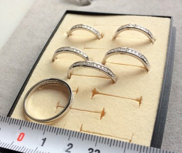 Zilveren dames ring zirkonia steentjes