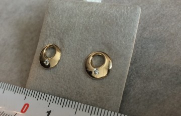 Gouden dames oorbellen rond 8.5mm