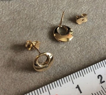 Gouden dames oorbellen rond 8.5mm