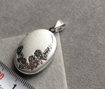 Zilveren medaillon bloemen 26mm