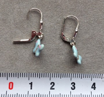 Zilveren vlinder oorbellen licht blauw hangertjes