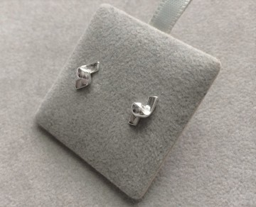 Zilveren dames oorknopjes krul  (zonder steentjes)