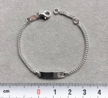Zilveren baby graveerarmbandje 13-15 cm Hartje (korte namen)