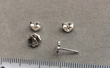 Zilveren bloem oorbellen knopjes (2)