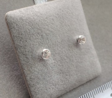 Zilveren mini oorbellen 3.8mm (kegelvormig)