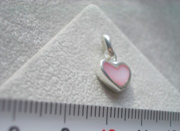 Zilveren roze hartje (parelmoer) 9 mm hanger