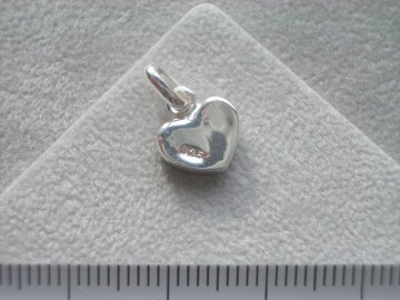 Zilveren roze hartje (parelmoer) 9 mm hanger