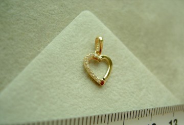 Gouden hartje hanger met zirkonia's 9mm
