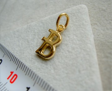 Gouden letter hanger (10mm)