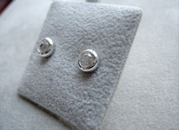 Zilveren oorbellen zirkonia 6 mm rond