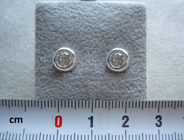 Zilveren oorbellen zirkonia 6 mm rond