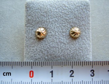 Gouden dames oorbellen knopjes