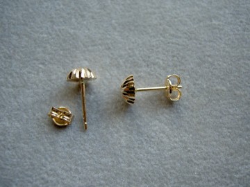 Gouden dames oorbellen knopjes