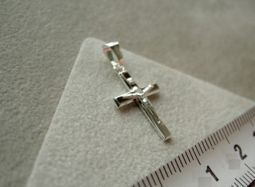 Zilveren kruis+corpus 16 mm hanger