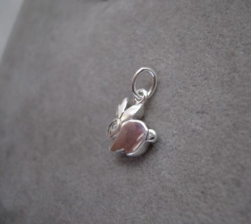 Zilveren konijntje 10mm hangertje / bedeltje