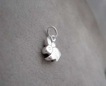 Zilveren konijntje 10mm hangertje / bedeltje
