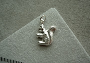 Zilveren eekhoorn hanger bedel