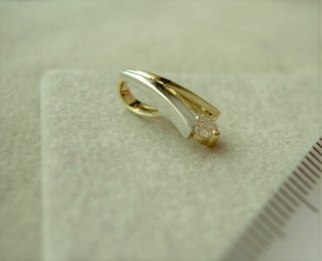 Bicolor gouden dames hangertje met zirkonia