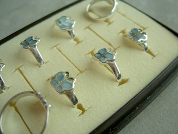 Zilveren vlinder kinderring met blauw parelmoer