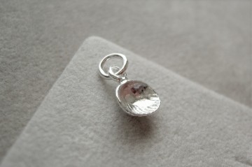 Zilveren schelp (8 mm) bedeltje hangertje
