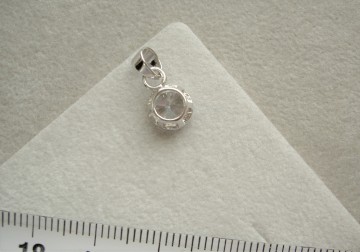 Zilveren rond 7mm zirkonia hangertje rond