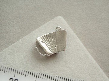 Zilveren Accordeon KLAVIER hanger