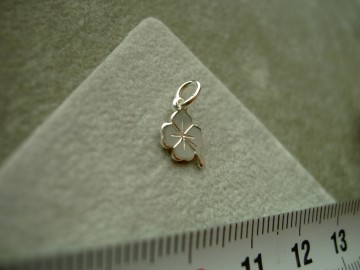 Zilveren Mini klavertje vier - 6mm bedeltje