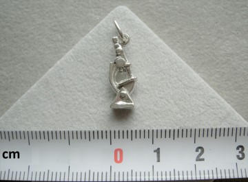 Zilveren microscoop hanger