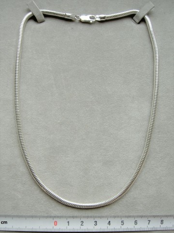 Zilveren halsketting slang 4mm, 45 cm.