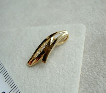 Gouden hanger met steentjes, 18 mm