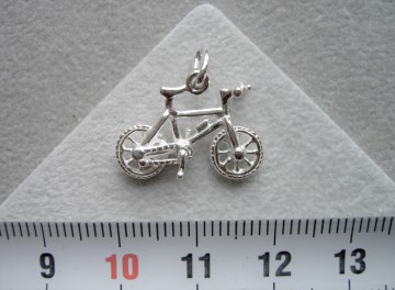 Zilveren crossfiets hanger fiets