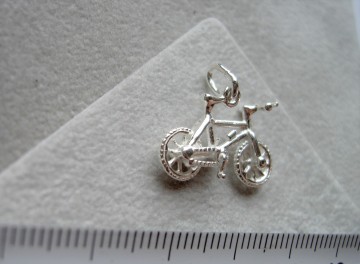 Zilveren crossfiets hanger fiets