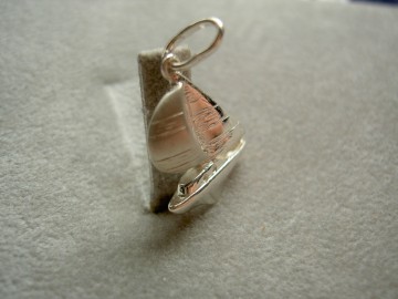 Zilveren zeilboot - boot hanger