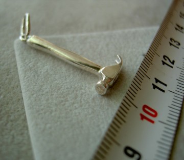 Zilveren hamer hanger