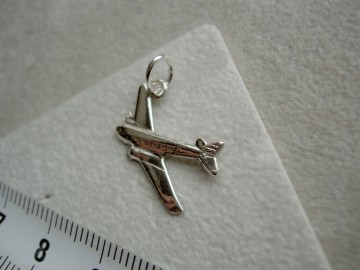 Zilveren vliegtuig hanger