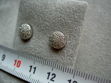 Zilveren oorbellen rond zirkonia's