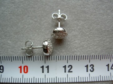 Zilveren oorbellen rond zirkonia's