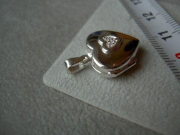 Zilver hart 15mm met hartje zirkonias medaillon